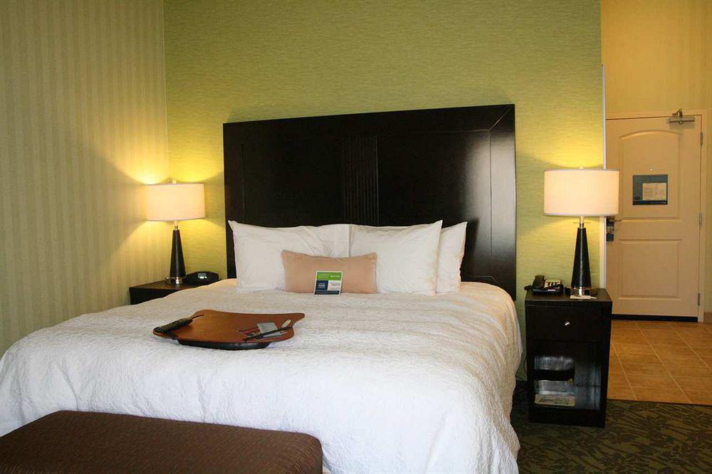Hampton Inn Detroit Roseville Clinton Township Værelse billede